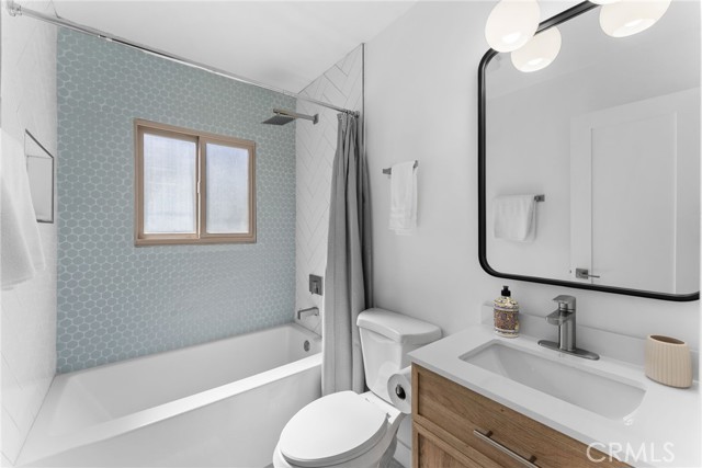 2077 Reed Ave., Pacific Beach (San Diego) CA: https://media.crmls.org/medias/3f4d6b66-e99c-4452-bb72-ae81e4e94535.jpg