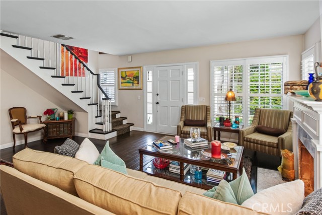 4323 Laurelgrove Avenue, Studio City CA: https://media.crmls.org/medias/3f4df1cd-1485-452b-8e40-fc187366b15a.jpg