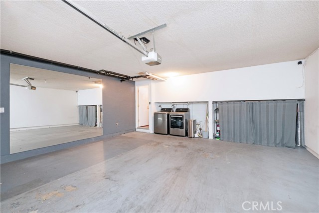 Detail Gallery Image 35 of 39 For 12334 Chandler #C,  Valley Village,  CA 91607 - 2 Beds | 2 Baths