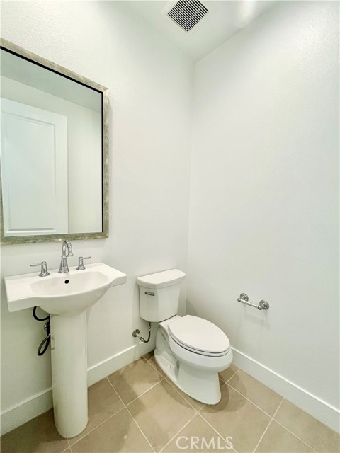 Detail Gallery Image 26 of 29 For 27526 Elderberry Dr, Valencia,  CA 91381 - 5 Beds | 5/1 Baths