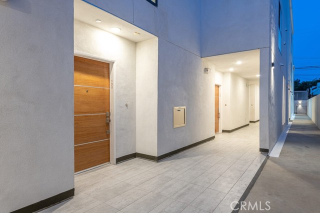 846 N Alta Vista Boulevard, Los Angeles CA: https://media.crmls.org/medias/3f4fd30d-001d-4c90-bdf2-c899c83efbce.jpg
