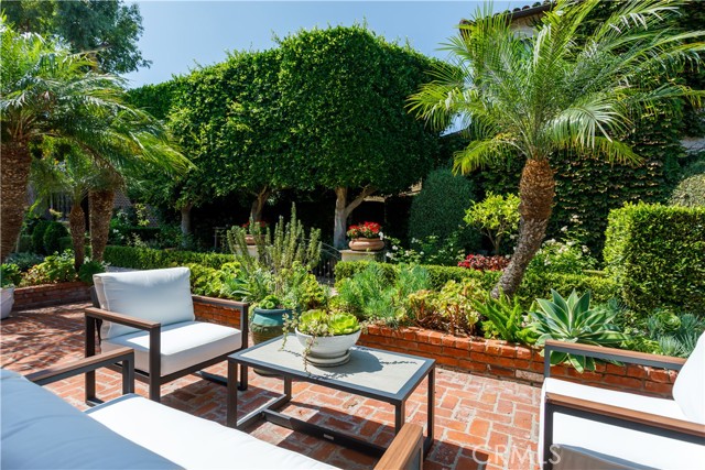 Detail Gallery Image 35 of 37 For 111 via Undine, Newport Beach,  CA 92663 - 5 Beds | 4 Baths