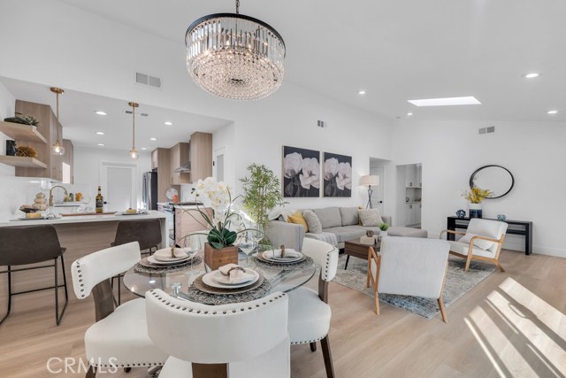 Detail Gallery Image 13 of 41 For 11722 Hayvenhurst, Granada Hills,  CA 91344 - 4 Beds | 3 Baths