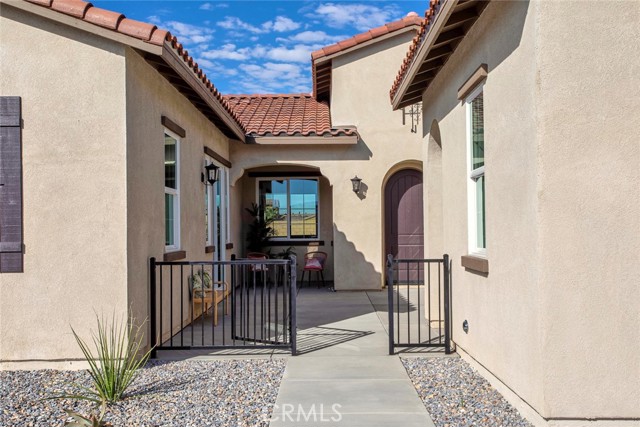 Detail Gallery Image 3 of 34 For 19372 Earth Summit, Apple Valley,  CA 92308 - 6 Beds | 4/1 Baths