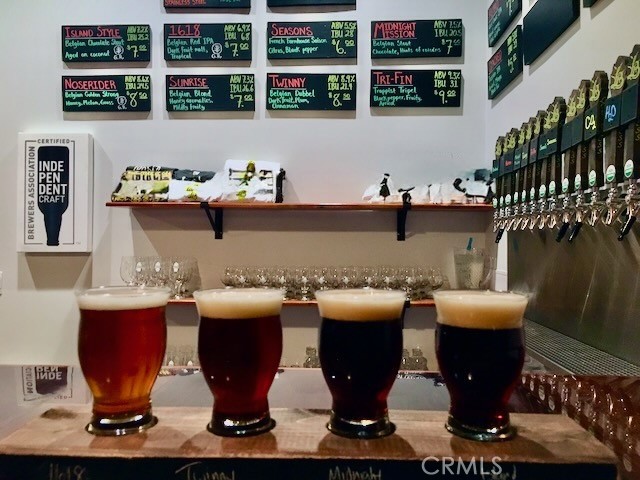 585 E Thompson Boulevard, Ventura CA: https://media.crmls.org/medias/3f512ace-602d-4fdb-b4c2-bd964d0de6ff.jpg