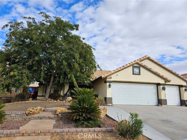 Detail Gallery Image 2 of 39 For 13240 Country Ct, Victorville,  CA 92392 - 3 Beds | 2 Baths