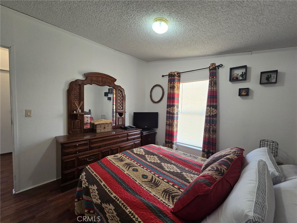 https://media.crmls.org/medias/3f51cb96-bb0a-4a5d-8891-61eb11b5ea4e.jpg?preset=X-Large