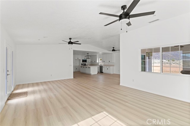16925 Nanticoke Road, Apple Valley CA: https://media.crmls.org/medias/3f51cd95-d613-46dc-903b-ce372ddde37d.jpg