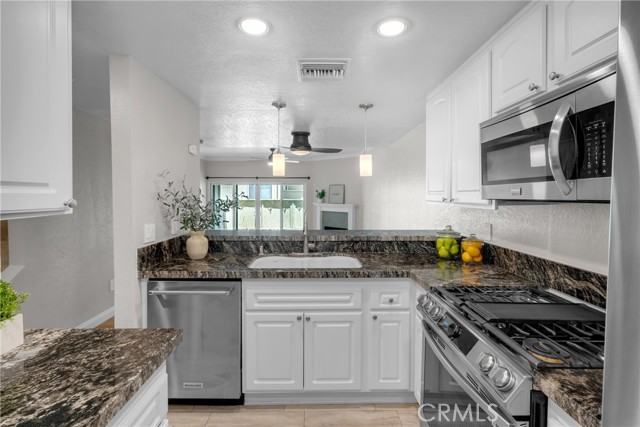 662 Sycamore Avenue, Claremont CA: https://media.crmls.org/medias/3f5263cb-73fb-4dbf-b457-ee2a34ec8702.jpg