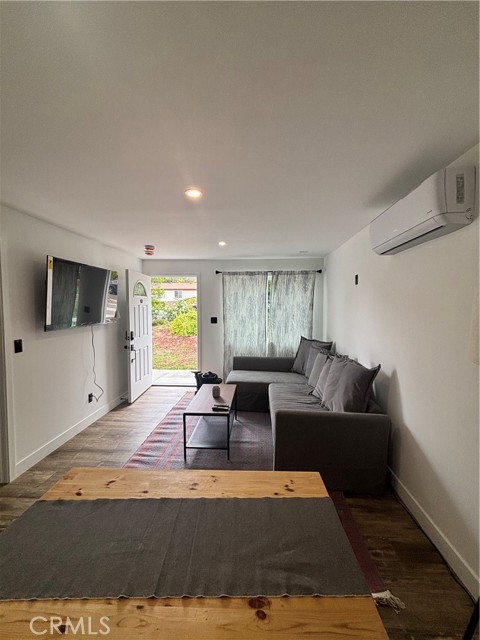 Detail Gallery Image 4 of 8 For 5500 Keokuk, Woodland Hills,  CA 91367 - 1 Beds | 1 Baths