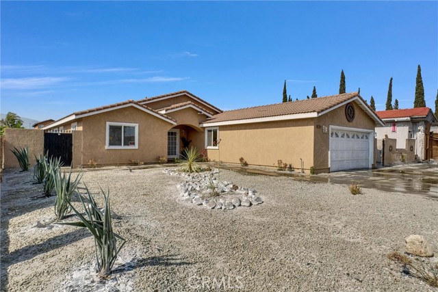Detail Gallery Image 1 of 38 For 15010 Arrow Bld, Fontana,  CA 92335 - 5 Beds | 2/1 Baths