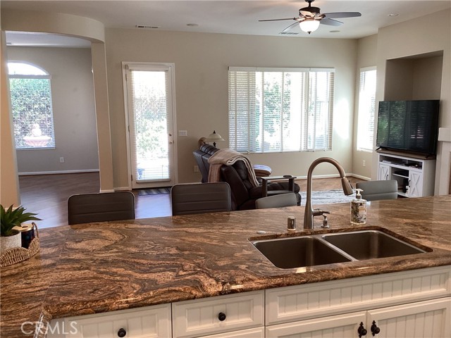 Detail Gallery Image 5 of 18 For 24306 Whitetail Dr, Corona,  CA 92883 - 2 Beds | 2 Baths