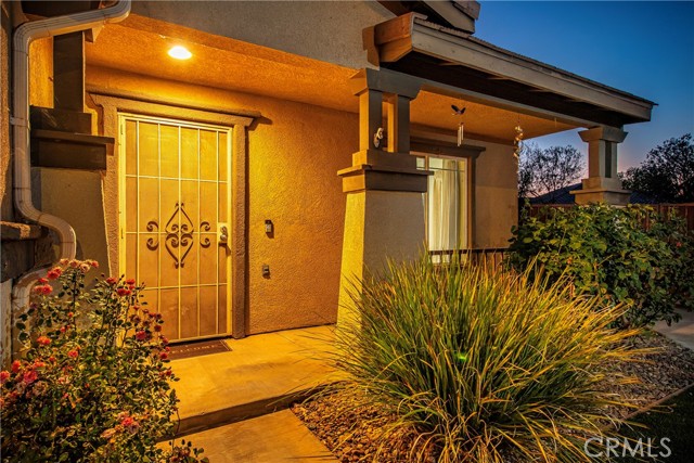 Detail Gallery Image 2 of 53 For 43635 Castle Cir, Lancaster,  CA 93535 - 5 Beds | 3 Baths