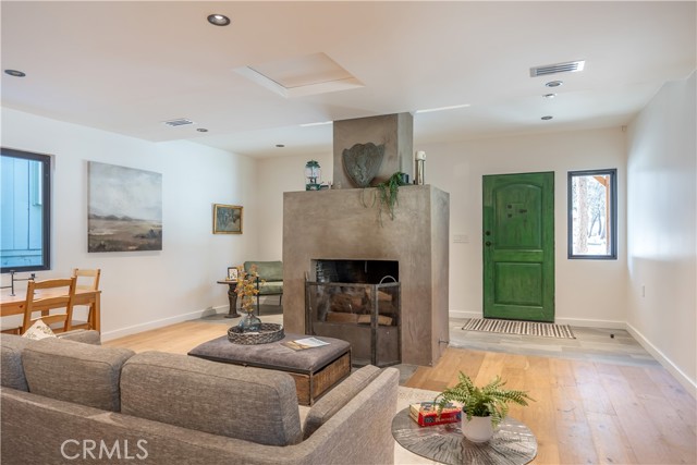 259 Victoria Lane, Sugarloaf CA: https://media.crmls.org/medias/3f53f90b-ecca-45d6-a493-1c0ab51c0aab.jpg