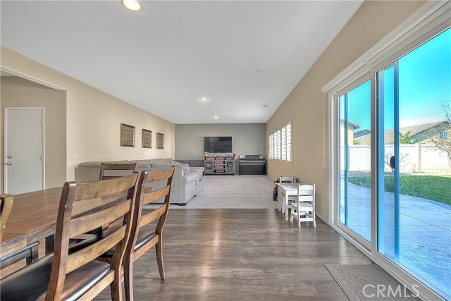 Detail Gallery Image 13 of 60 For 4822 Carl Ct, Jurupa Valley,  CA 91752 - 5 Beds | 3/1 Baths
