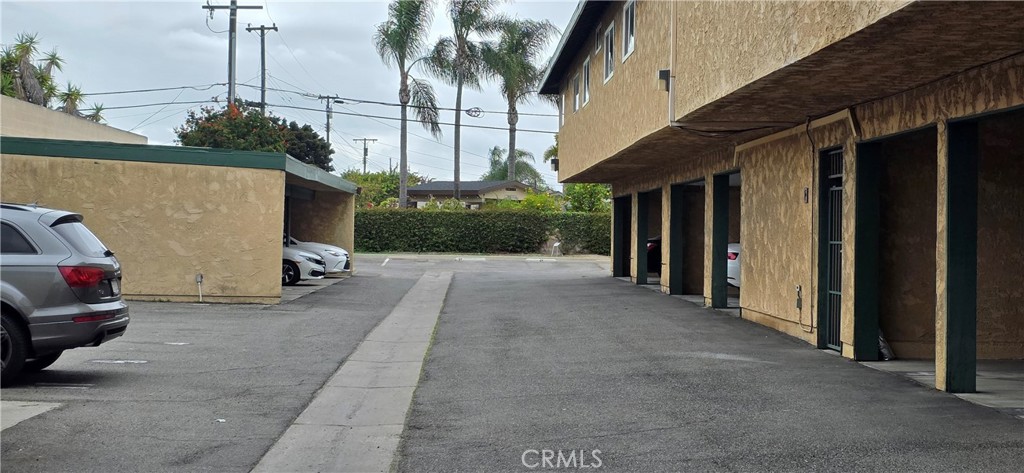 https://media.crmls.org/medias/3f552333-692e-4a0a-a110-d6292dd9d850.jpg?preset=X-Large