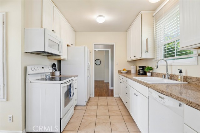 Detail Gallery Image 13 of 45 For 1843 Kenneth Way, Pasadena,  CA 91103 - 3 Beds | 2 Baths