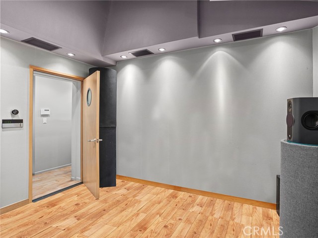 5762 Andasol Avenue, Encino CA: https://media.crmls.org/medias/3f55df9c-de96-4c27-98cb-d081fa1e98c3.jpg