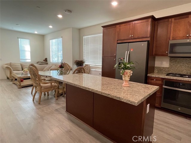 Detail Gallery Image 2 of 6 For 2263 Rose Garden Ct, Upland,  CA 91786 - 4 Beds | 3/1 Baths