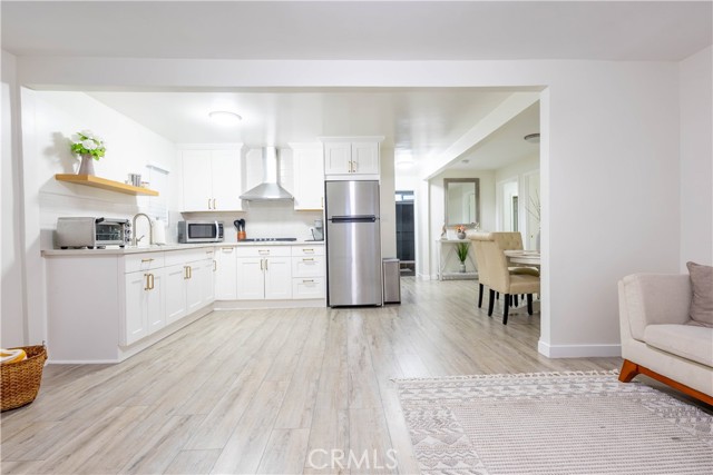 3720 S St Andrews Place, Los Angeles CA: https://media.crmls.org/medias/3f5650f5-b8b4-4e70-8ff8-63690150dc52.jpg