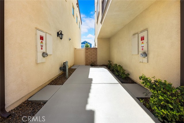 7554 Botany St, Chino CA: https://media.crmls.org/medias/3f567ddd-5cf4-467e-9eed-506224af4d9c.jpg