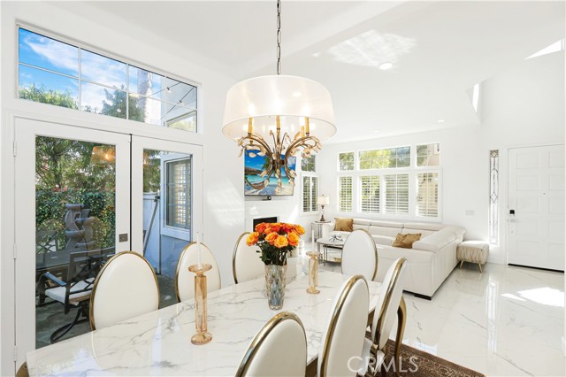 Detail Gallery Image 9 of 51 For 2421 E 16th #1,  Newport Beach,  CA 92663 - 4 Beds | 2/1 Baths