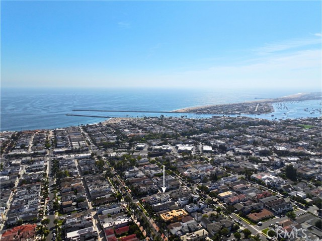 603 1/2 Marguerite Avenue, Corona del Mar CA: https://media.crmls.org/medias/3f58a334-7f8d-4859-a10f-1f40a38c806a.jpg