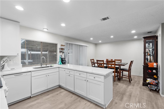 Detail Gallery Image 9 of 28 For 554 W Mariposa, Rialto,  CA 92376 - 4 Beds | 2 Baths