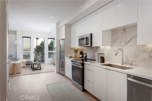 511 S Harbor, San Pedro CA: https://media.crmls.org/medias/3f5aac1b-fd24-498e-bc73-d2f57e032f6b.jpg