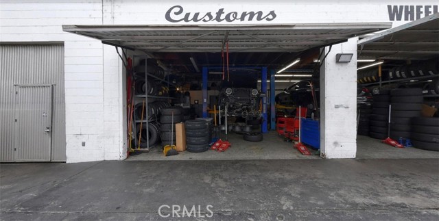 900 S San Fernando Boulevard, Burbank CA: https://media.crmls.org/medias/3f5ae14b-8534-4499-b6f7-63d40af93fac.jpg
