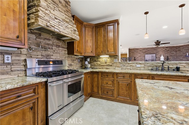 Detail Gallery Image 14 of 46 For 7095 Cypress, Rosamond,  CA 93560 - 4 Beds | 3 Baths