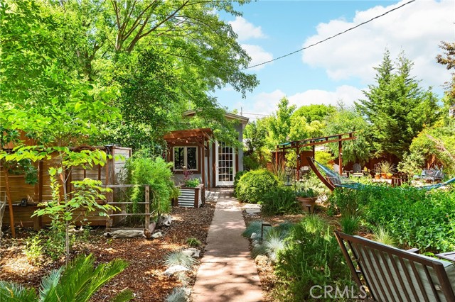 466 E 2nd Avenue, Chico CA: https://media.crmls.org/medias/3f5dbbfc-2315-42b1-9ceb-7447623bc236.jpg