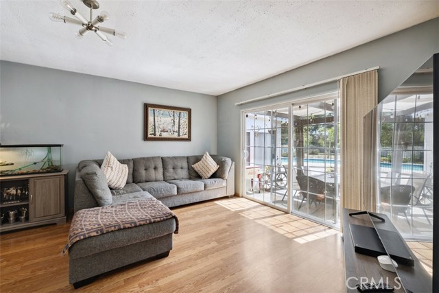 5800 Winnetka Avenue, Woodland Hills CA: https://media.crmls.org/medias/3f5ec083-7ade-4892-a21c-2ef0393afc88.jpg