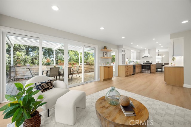 Detail Gallery Image 2 of 30 For 2108 via Caliente, Fullerton,  CA 92833 - 5 Beds | 4 Baths