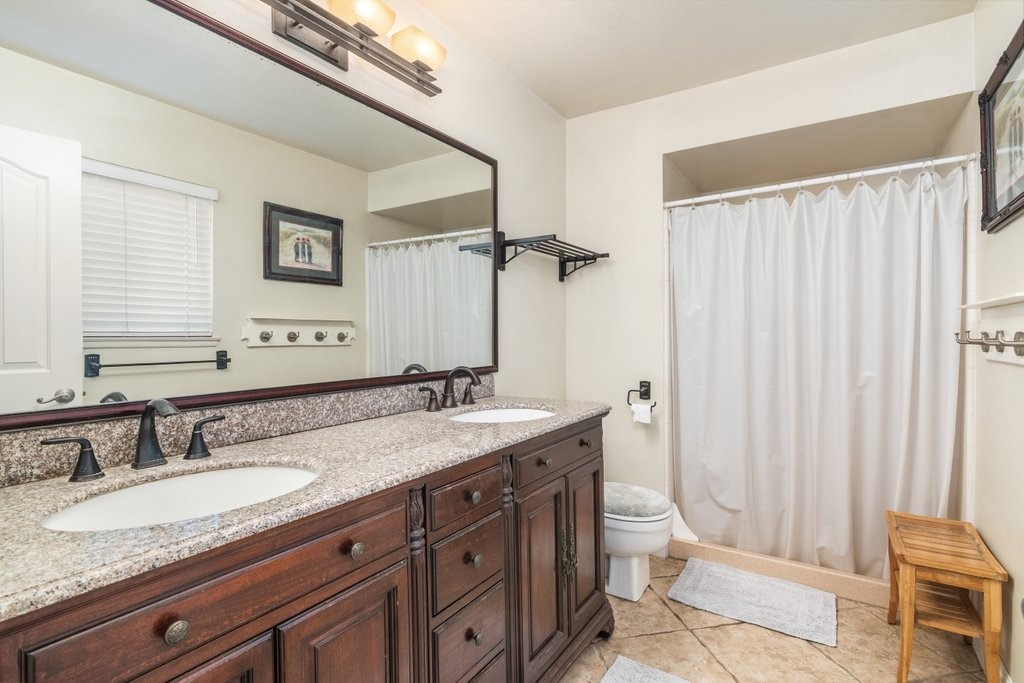Detail Gallery Image 14 of 32 For 7655 Lakeside Dr, Jurupa Valley,  CA 92509 - 5 Beds | 2/1 Baths