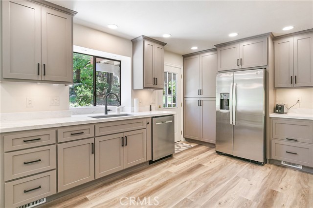 Detail Gallery Image 9 of 38 For 1078 Sandalwood Dr, Lake Arrowhead,  CA 02352 - 3 Beds | 2 Baths