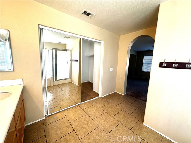 Detail Gallery Image 17 of 20 For 13168 Dixon, Victorville,  CA 92392 - 5 Beds | 3 Baths