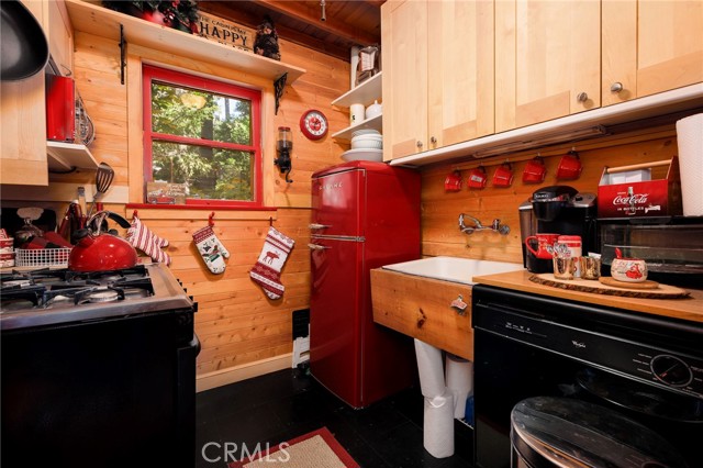 Detail Gallery Image 10 of 31 For 529 West Victoria Ct, Lake Arrowhead,  CA 92352 - 2 Beds | 1 Baths