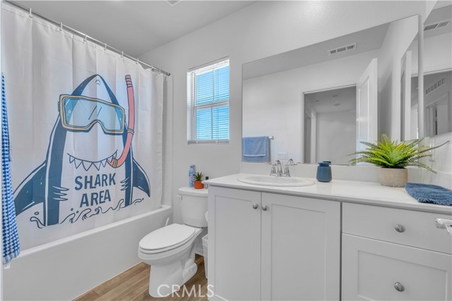 4422 Jade Court, Lancaster CA: https://media.crmls.org/medias/3f6327e5-574c-4833-be94-88d09348e8ae.jpg