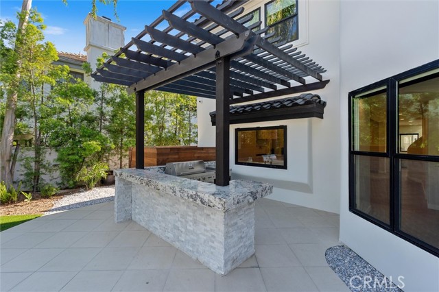 Detail Gallery Image 56 of 69 For 17437 Oak Creek Ct, Encino,  CA 91316 - 5 Beds | 5/1 Baths