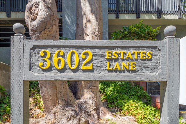 The sign markers in the Estates are easily followed by your guests.