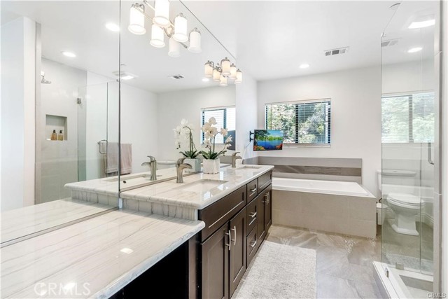 Detail Gallery Image 35 of 65 For 9484 Gloaming Dr, Beverly Hills,  CA 90210 - 4 Beds | 4 Baths