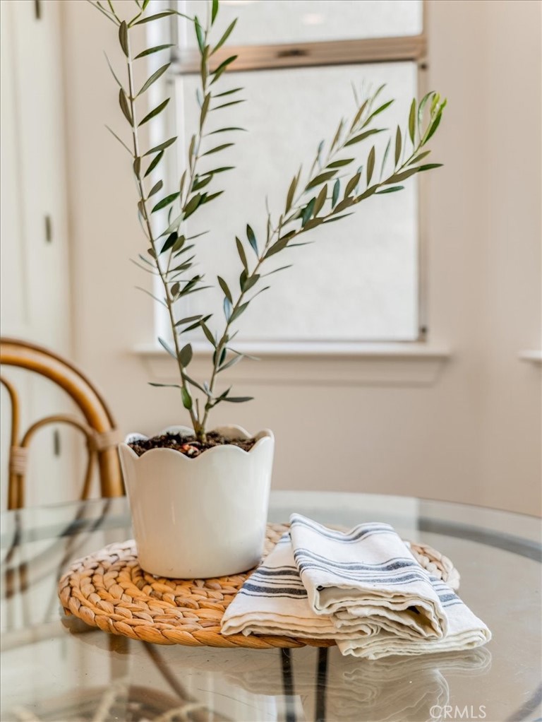 https://media.crmls.org/medias/3f6785b2-beaa-4c15-b44d-0f9ef7c37b6f.jpg?preset=X-Large
