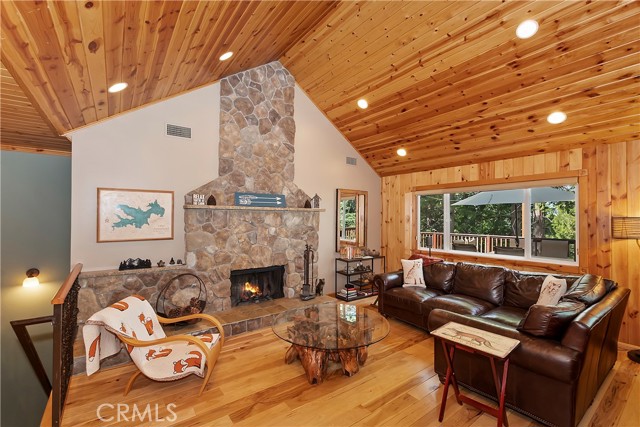 Detail Gallery Image 6 of 60 For 27276 Grizzly Ln, Lake Arrowhead,  CA 92352 - 4 Beds | 2 Baths