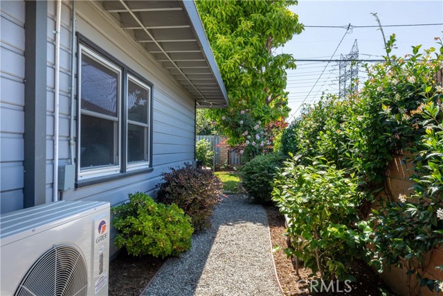 2054 Pattiz Avenue, Long Beach CA: https://media.crmls.org/medias/3f685325-fda7-4b1b-8887-0bd6370bc180.jpg