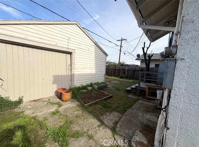 Detail Gallery Image 8 of 10 For 5440 Wadean Place, Oakland,  CA 94601 - 2 Beds | 1 Baths