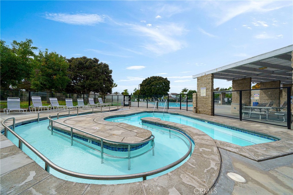 MLS #OC25233246 image #35