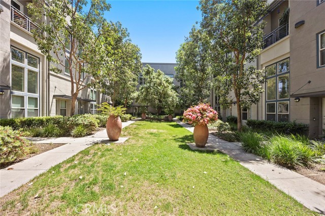 253 N Bush Street, Santa Ana CA: https://media.crmls.org/medias/3f69a69a-2390-4e63-8242-4491b84ef400.jpg