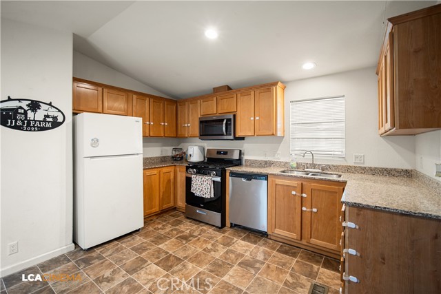 348 Petrol Rd #366, Bakersfield CA: https://media.crmls.org/medias/3f69cb2e-3815-4913-a978-dac6ada49367.jpg