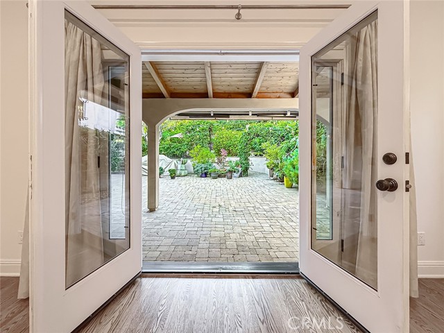 Detail Gallery Image 41 of 60 For 15452 Varden, Sherman Oaks,  CA 91403 - 4 Beds | 4 Baths